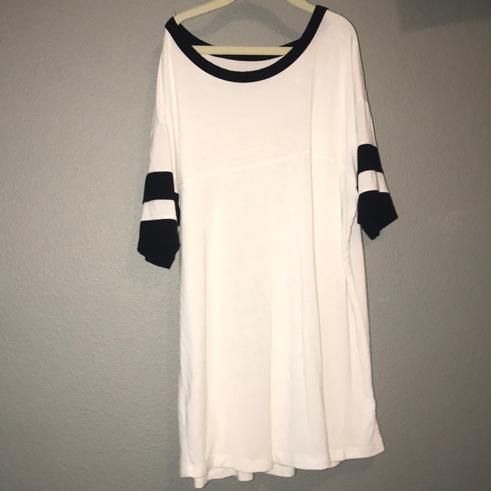 Pacsun white and black short sleeve top